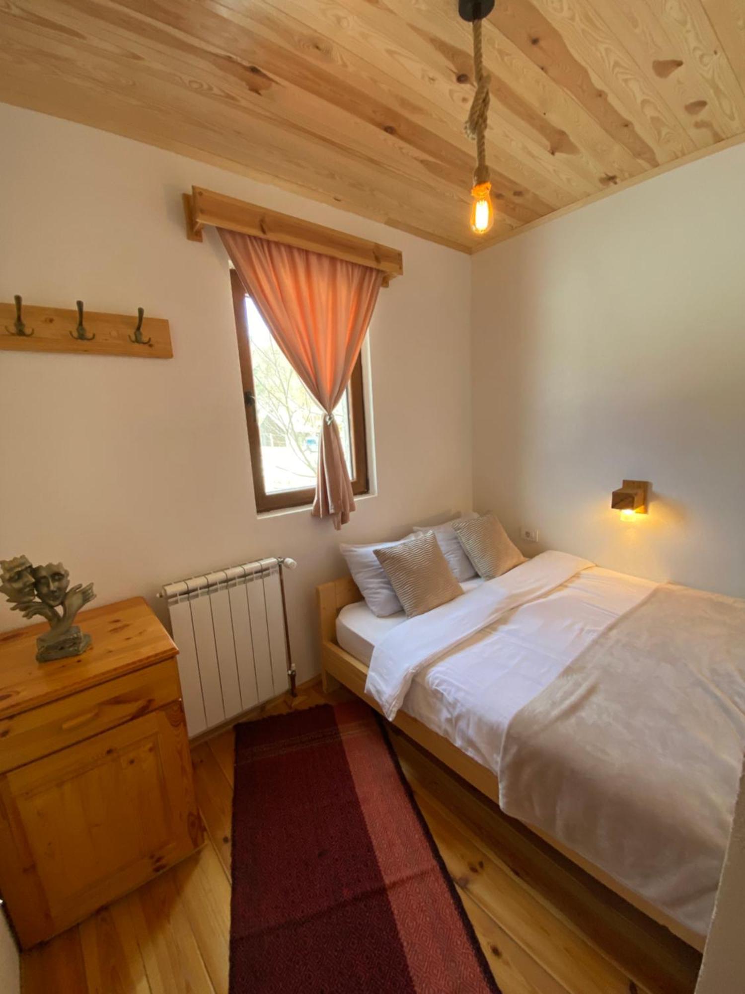 Pubhouse & Rooms Pahulja Kolašin Exterior foto
